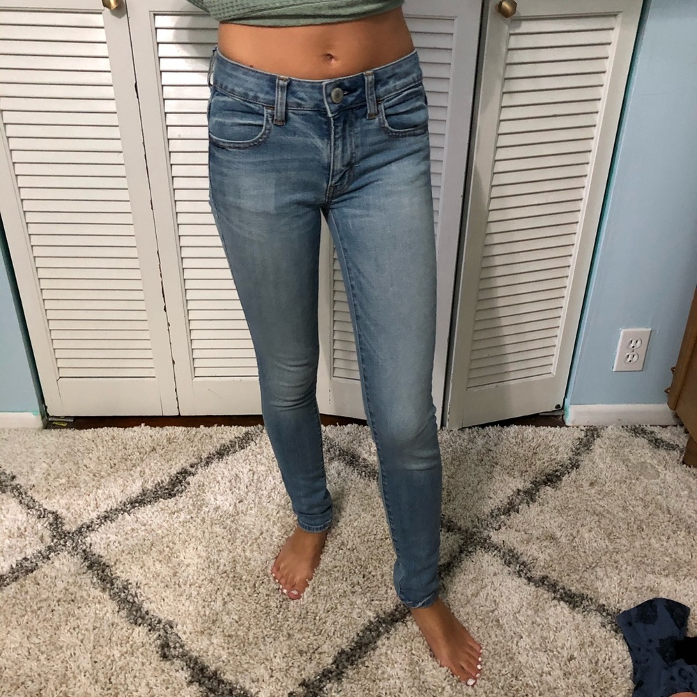 00 Short Light-wash American Eagle Jeans